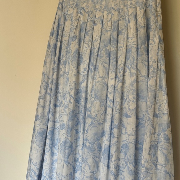 Club Monaco , size 6 , blue and white - Picture 1 of 3